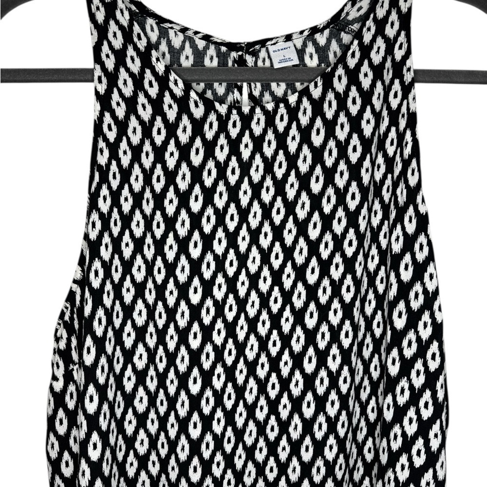 Old Navy Sleeveless High Neck Geometric Tank Top - Picture 2 of 8
